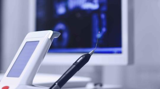 أحدث تقنيات أجهزة طب الأسنان في 2024: ما الجديد في السوق؟