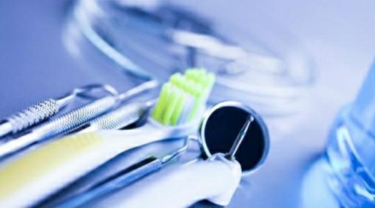 كيف تستفيد من العروض الخاصة على أجهزة الأسنان بأفضل طريقة؟