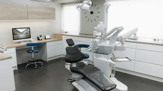 دليل شامل لاختيار أفضل كرسي أسنان لعيادتك: ما الذي يجب أن تبحث عنه؟ 2025