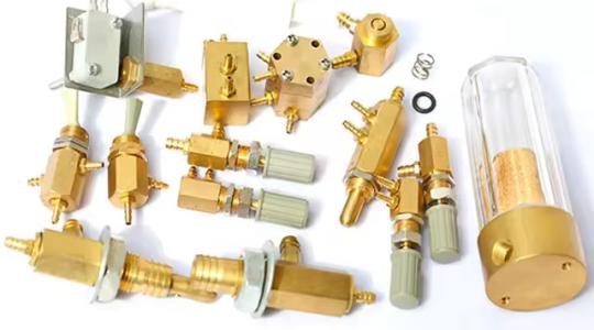 قطع الغيار وأهميتها في صيانة أجهزة الأسنان: متى تحتاج إلى استبدالها؟